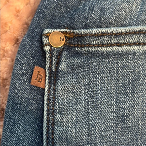 The Judy Blue Women’s Mid- Rise Blue Denim Skinny Fit Capri Jeans - Picture 9 of 12